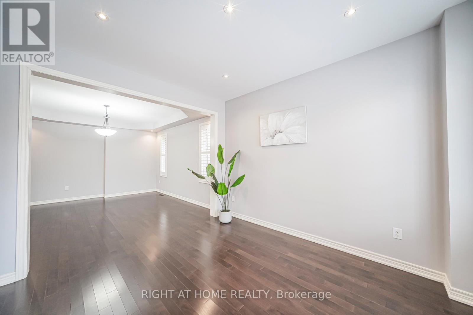 3152 Larry Crescent, Oakville, Ontario  L6M 0T1 - Photo 4 - W12650328