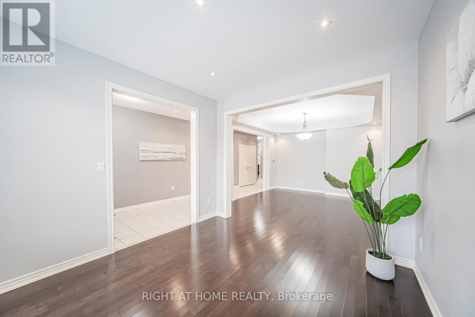 3152 Larry Crescent, Oakville, Ontario  L6M 0T1 - Photo 5 - W12650328