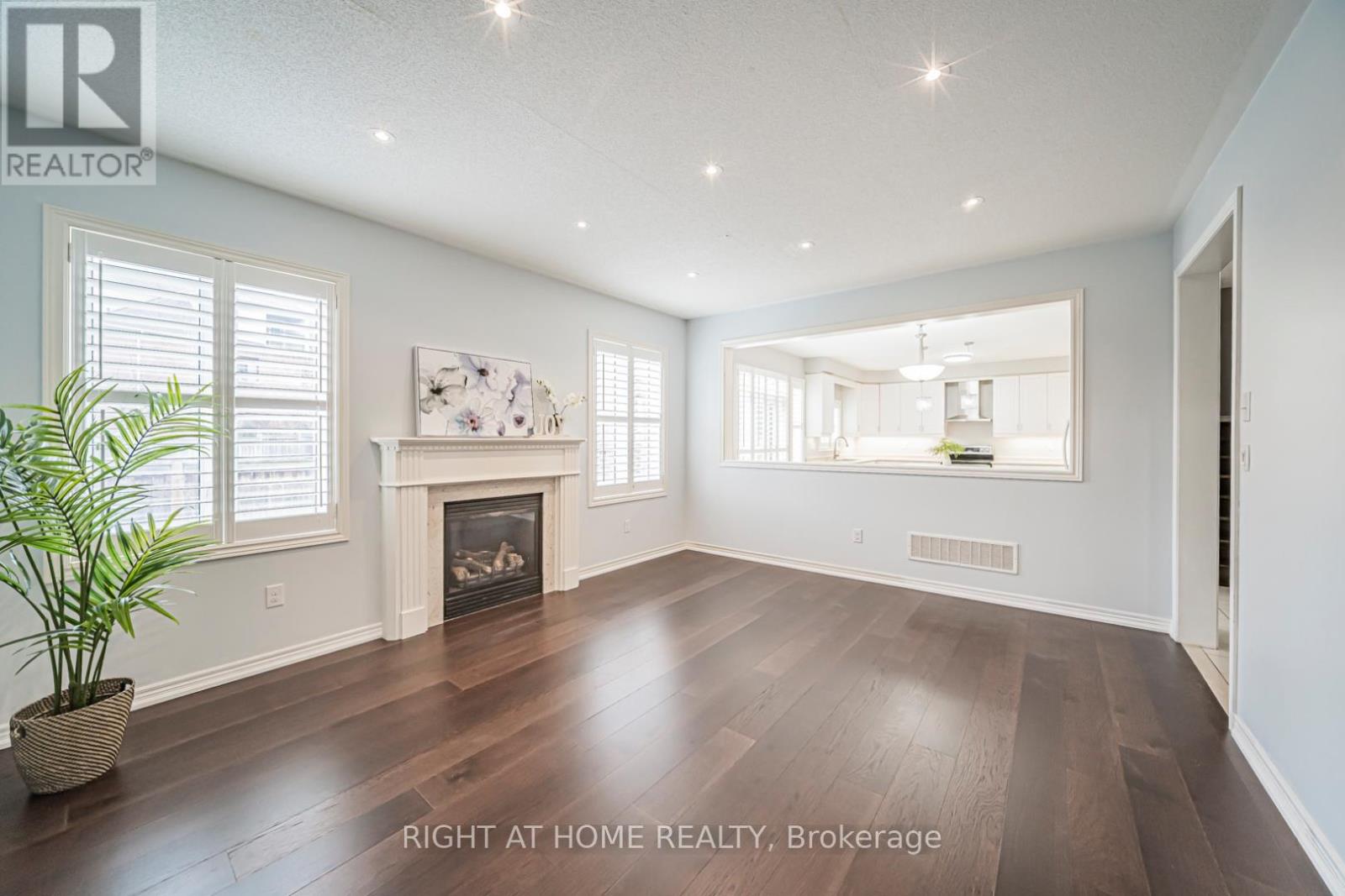 3152 Larry Crescent, Oakville, Ontario  L6M 0T1 - Photo 9 - W12650328