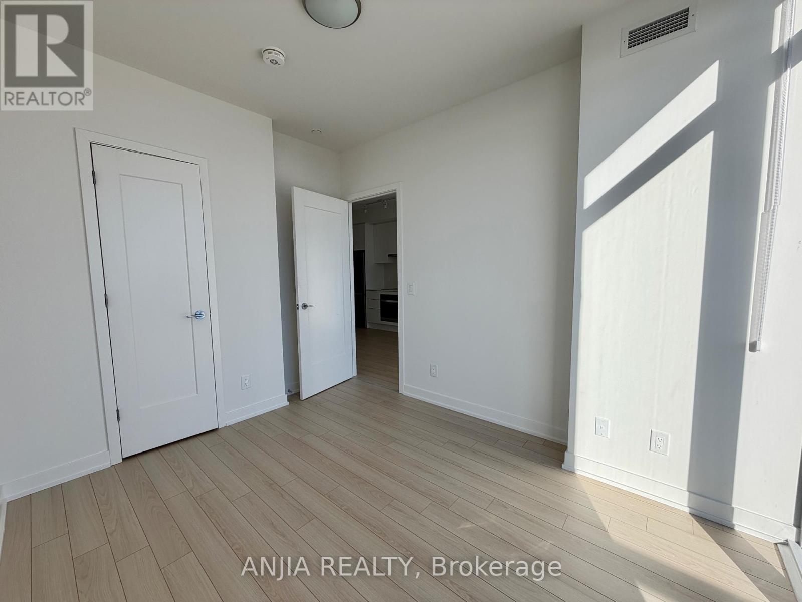 1607 - 3071 Trafalgar Rd Road, Oakville, Ontario  L6H 8C6 - Photo 9 - W12650330