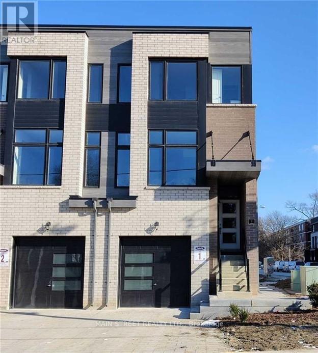 UPPER - 9 BLACKSTONE STREET, Toronto, Ontario