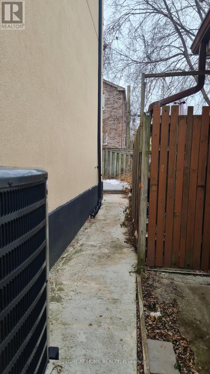 Room A - 10 Emmott Avenue, Toronto, Ontario  M1L 2X3 - Photo 2 - E12650356