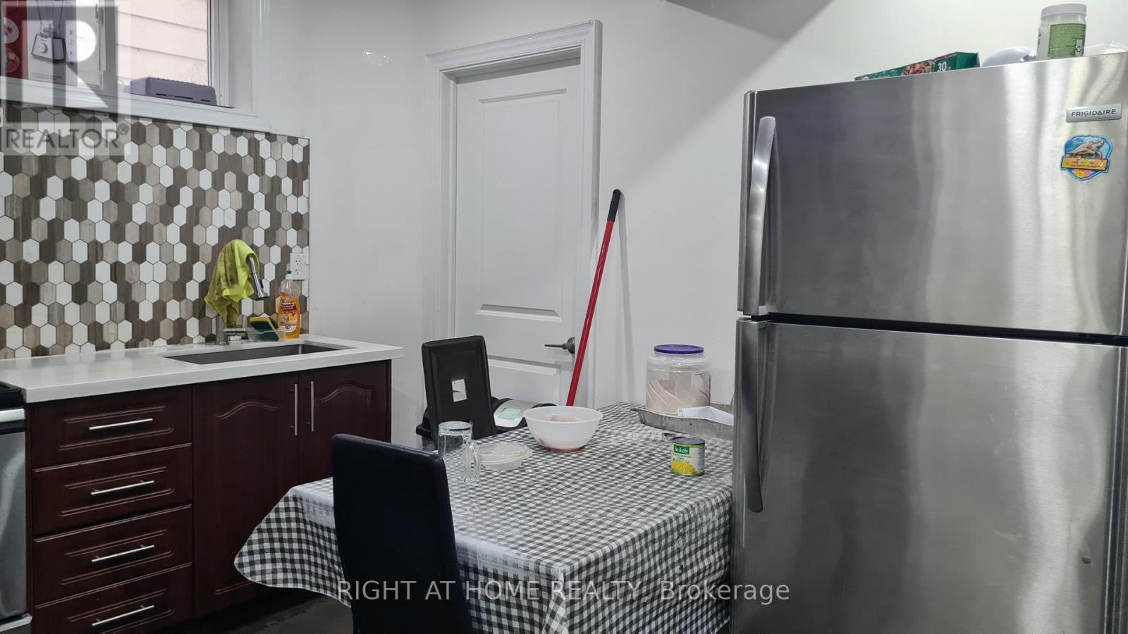 Room A - 10 Emmott Avenue, Toronto, Ontario  M1L 2X3 - Photo 9 - E12650356