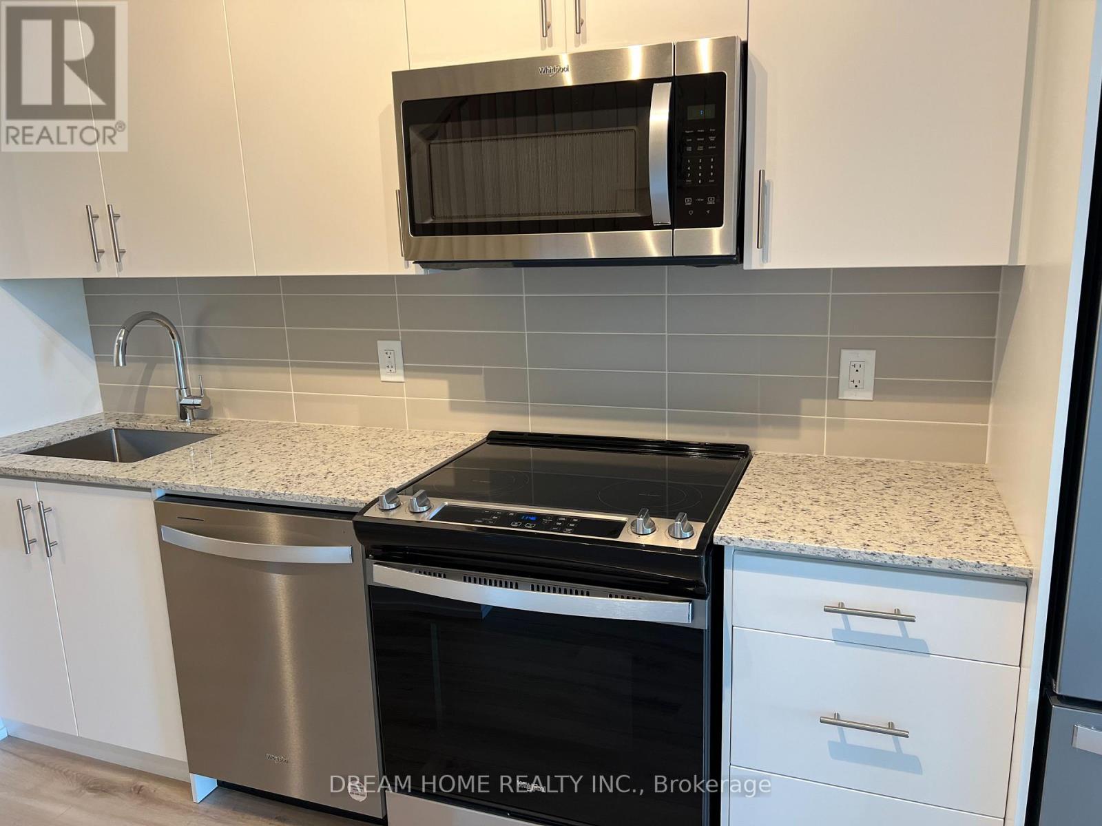 104 - 335 Wheat Boom Drive, Oakville, Ontario  L6H 7C2 - Photo 2 - W12650364