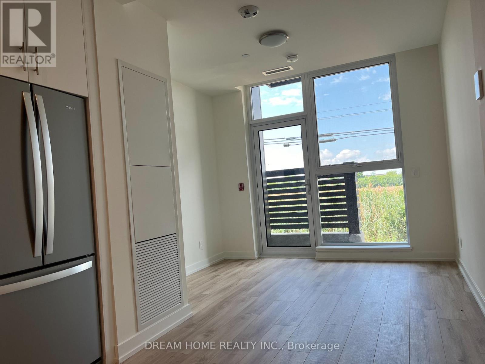 104 - 335 Wheat Boom Drive, Oakville, Ontario  L6H 7C2 - Photo 3 - W12650364