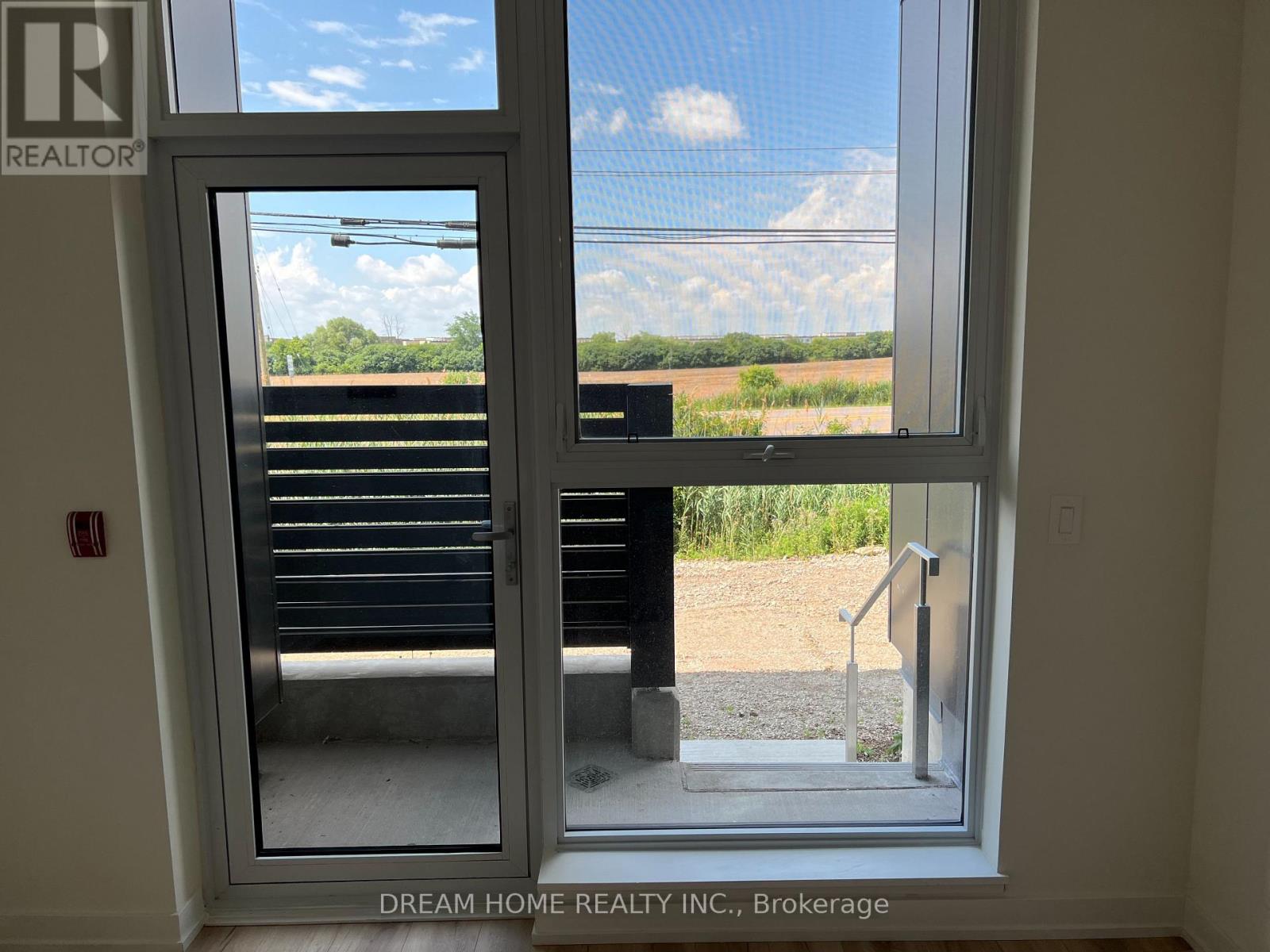 104 - 335 Wheat Boom Drive, Oakville, Ontario  L6H 7C2 - Photo 4 - W12650364