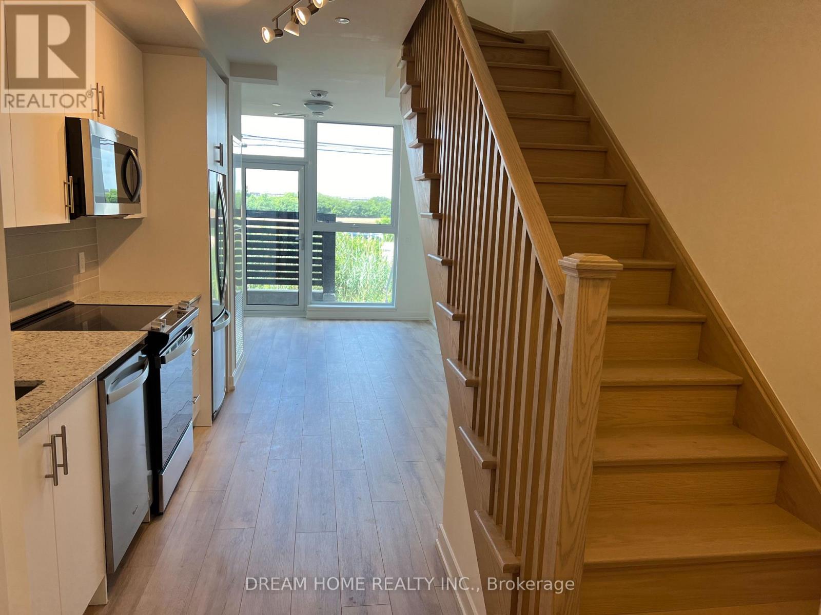 104 - 335 Wheat Boom Drive, Oakville, Ontario  L6H 7C2 - Photo 5 - W12650364