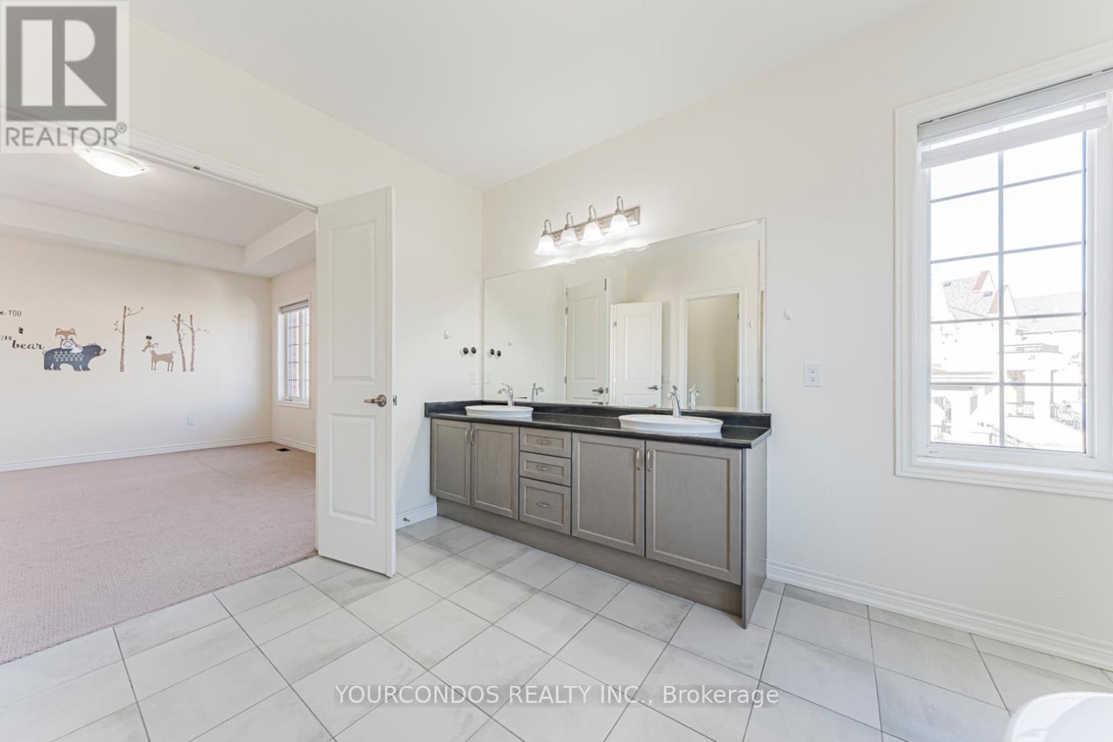 100 Beckett Avenue, East Gwillimbury, Ontario  L9N 0S7 - Photo 28 - N12650316