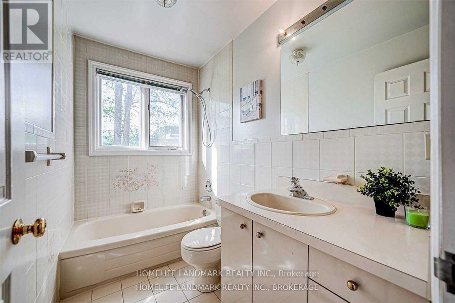 44 Frontenac Avenue, Toronto, Ontario  M5N 1Z7 - Photo 13 - C12650384