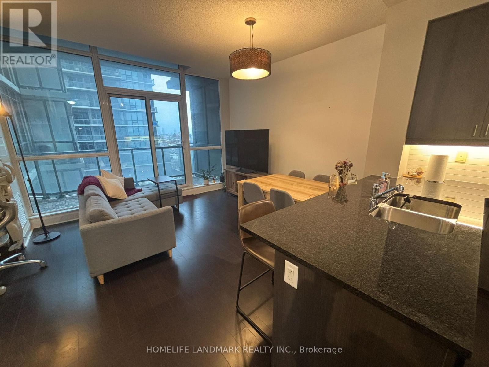 401 - 1185 The Queensway, Toronto, Ontario  M8Z 0C6 - Photo 2 - W12650376