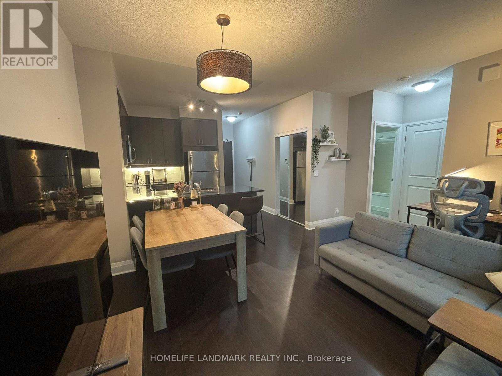 401 - 1185 The Queensway, Toronto, Ontario  M8Z 0C6 - Photo 3 - W12650376