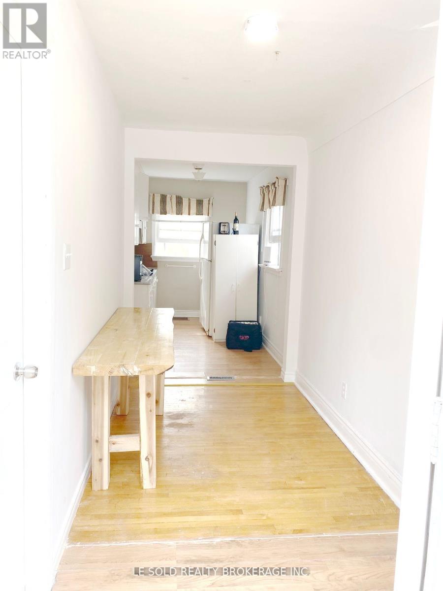 Upper - 112 Leland Street, Hamilton, Ontario  L8S 3A2 - Photo 2 - X12650386