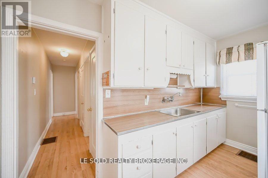 Upper - 112 Leland Street, Hamilton, Ontario  L8S 3A2 - Photo 4 - X12650386