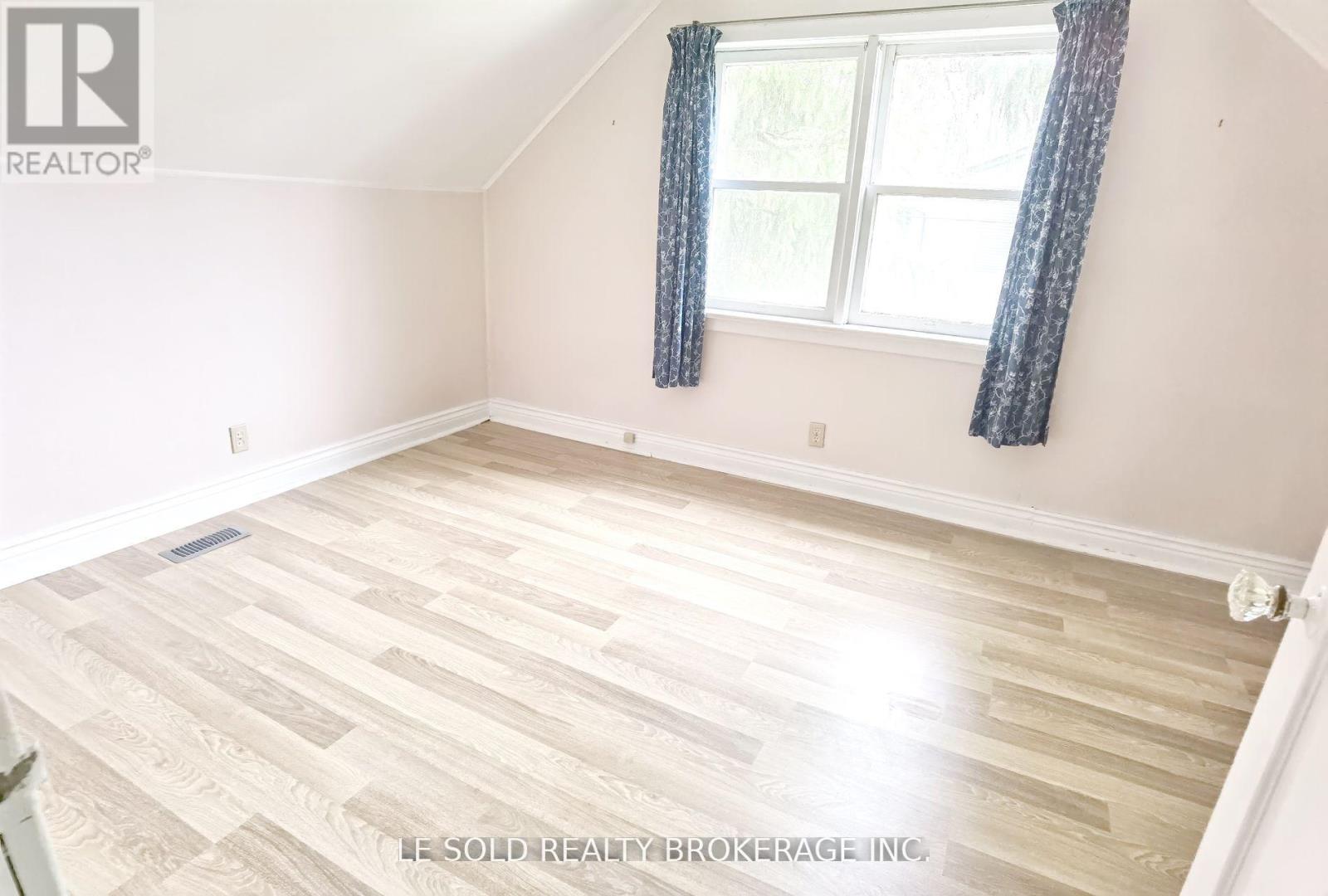 Upper - 112 Leland Street, Hamilton, Ontario  L8S 3A2 - Photo 5 - X12650386