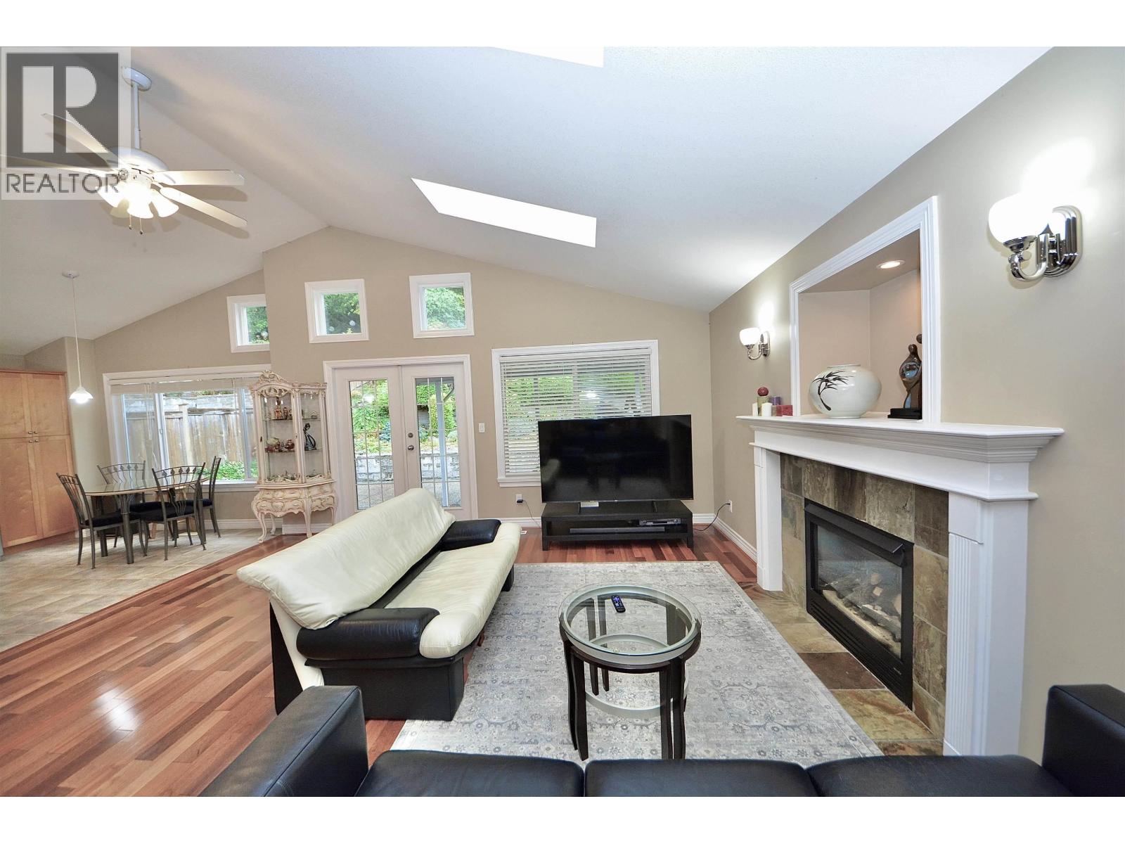 3035 Maplewood Court, Coquitlam, British Columbia V3E 3P3 - Photo 11 - R3067785