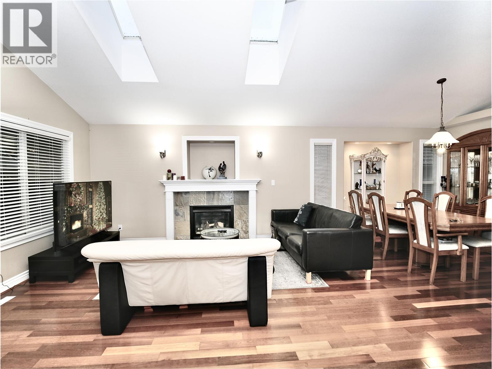 3035 Maplewood Court, Coquitlam, British Columbia V3E 3P3 - Photo 3 - R3067785