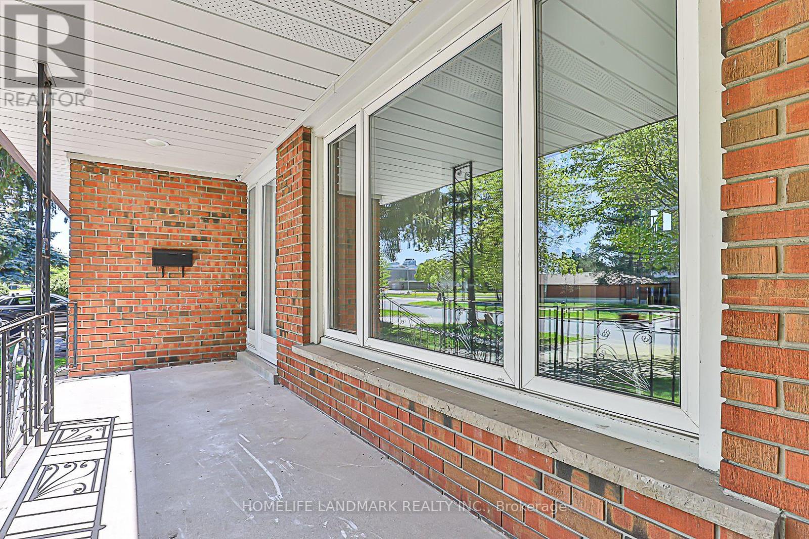 612 Van Horne Avenue, Toronto, Ontario  M2J 2V4 - Photo 4 - C12650390