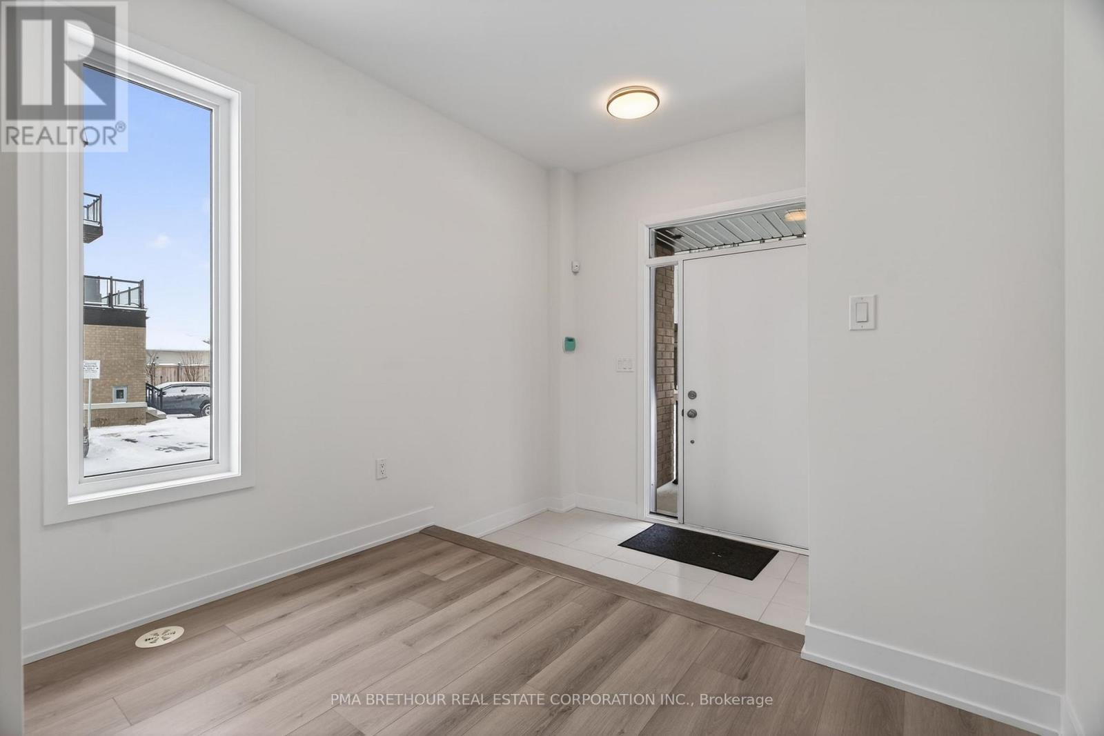 12 Lively Way, Whitby, Ontario  L1R 0S3 - Photo 4 - E12650392