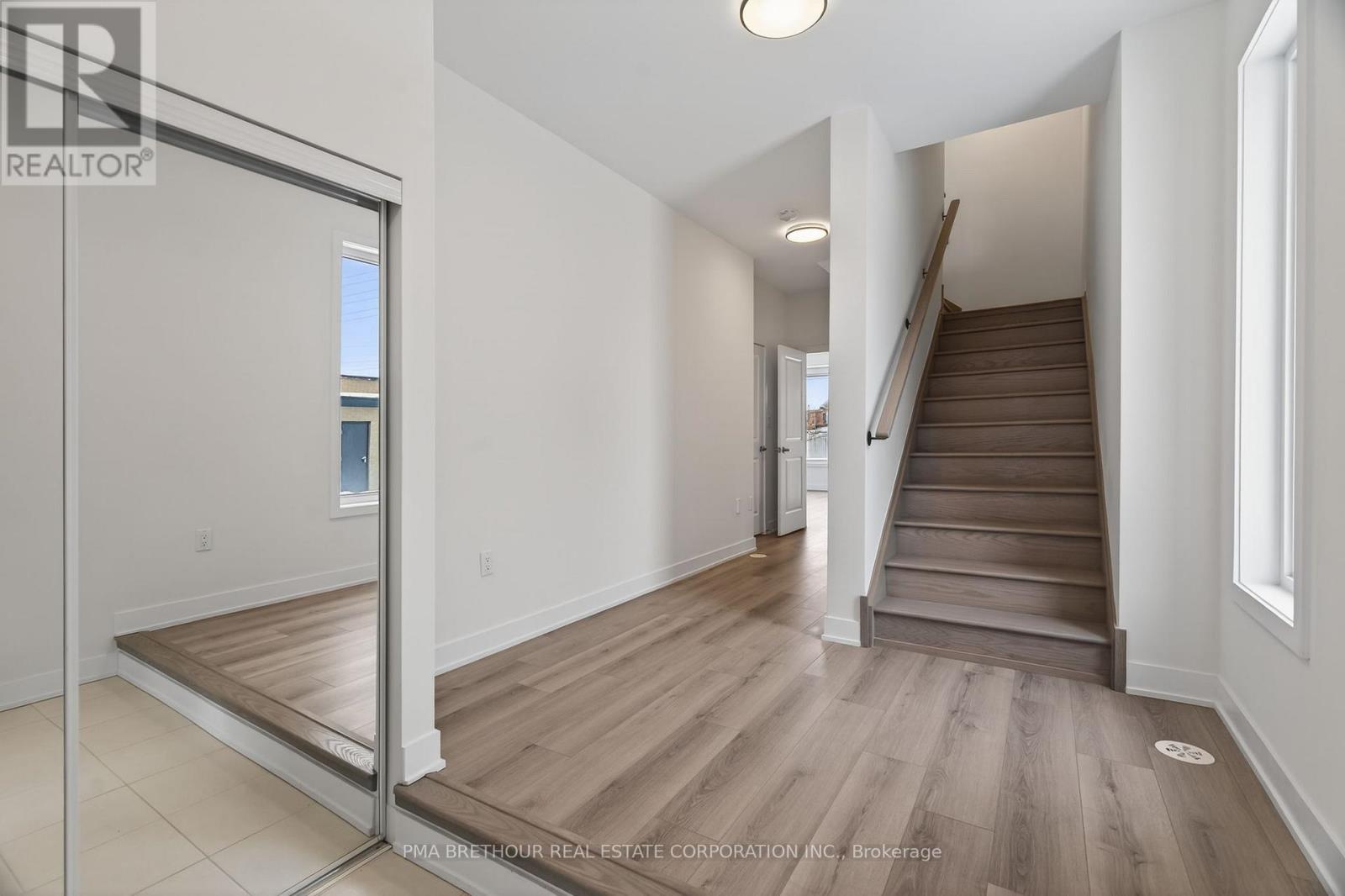 12 Lively Way, Whitby, Ontario  L1R 0S3 - Photo 5 - E12650392