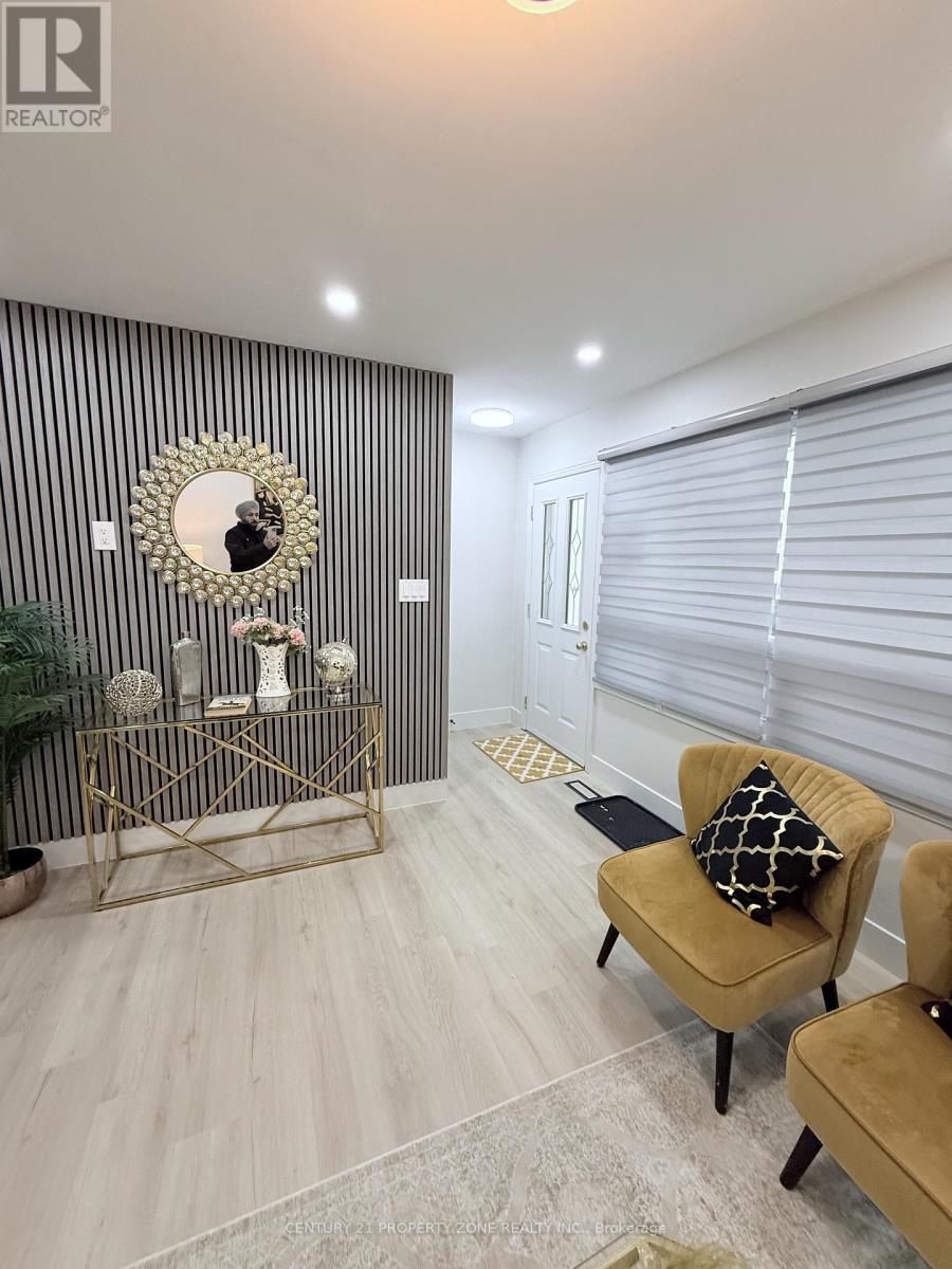 102 Prince Charles Drive, Halton Hills, Ontario  L7G 3V6 - Photo 4 - W12650388