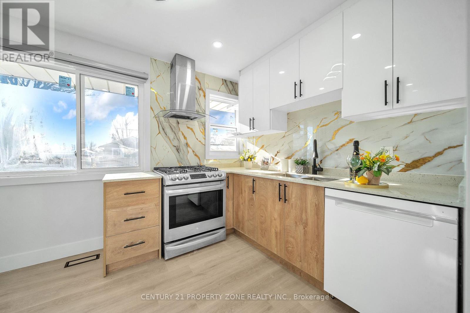 102 Prince Charles Drive, Halton Hills, Ontario  L7G 3V6 - Photo 5 - W12650388