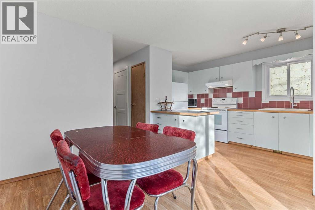 3804 62 Street Nw, Calgary, Alberta  T3B 5E2 - Photo 12 - A2275749