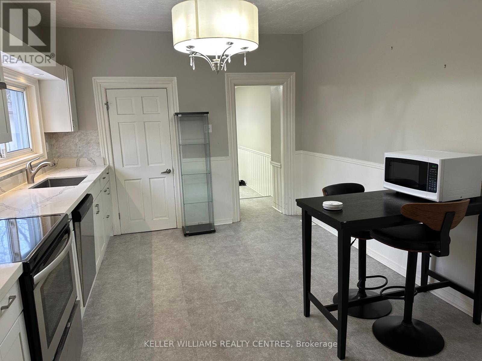 173 Prospect Street, Newmarket, Ontario  L3Y 3T7 - Photo 5 - N12650408