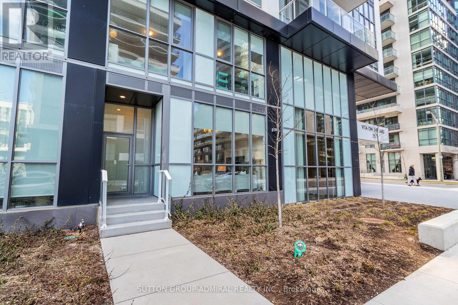 Th 107 - 70 Annie Craig Drive, Toronto, Ontario  M8V 0C4 - Photo 2 - W12650416