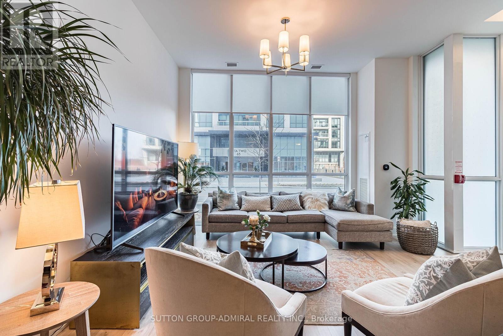 Th 107 - 70 Annie Craig Drive, Toronto, Ontario  M8V 0C4 - Photo 7 - W12650416