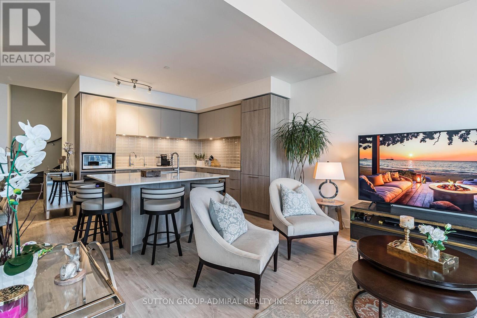 Th 107 - 70 Annie Craig Drive, Toronto, Ontario  M8V 0C4 - Photo 8 - W12650416