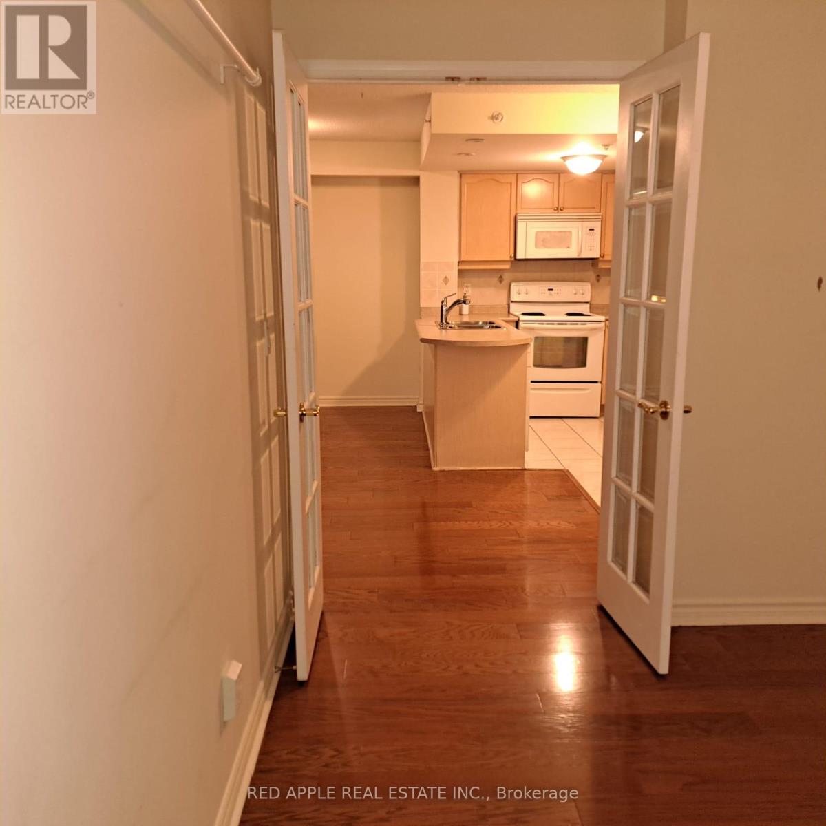 1506 - 350 Princess Royal Drive, Mississauga, Ontario  L5B 4N1 - Photo 8 - W12593008