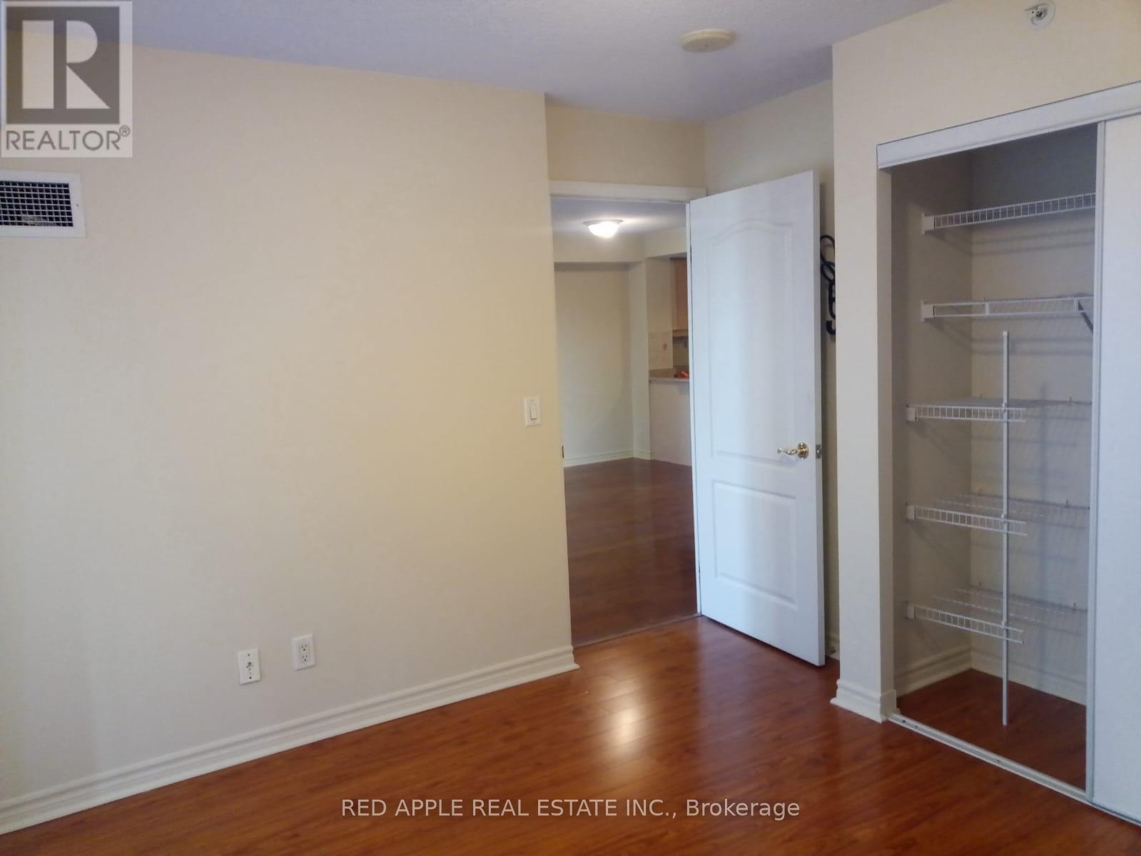 1506 - 350 Princess Royal Drive, Mississauga, Ontario  L5B 4N1 - Photo 6 - W12593008