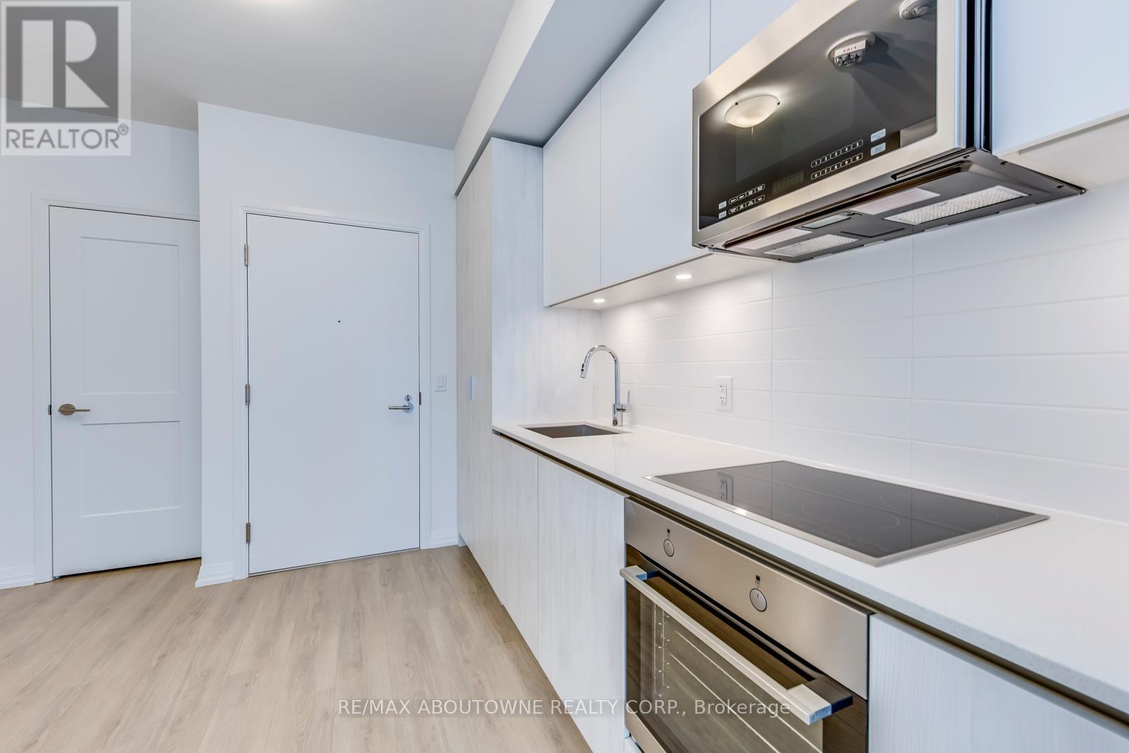 3007 - 8 Widmer Street, Toronto, Ontario  M5V 0W6 - Photo 6 - C12650444