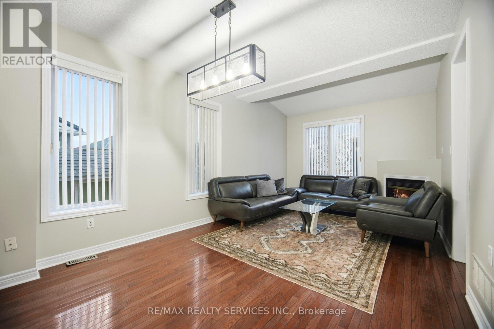 31 Seahorse Avenue, Brampton, Ontario  L6V 4N7 - Photo 8 - W12642576