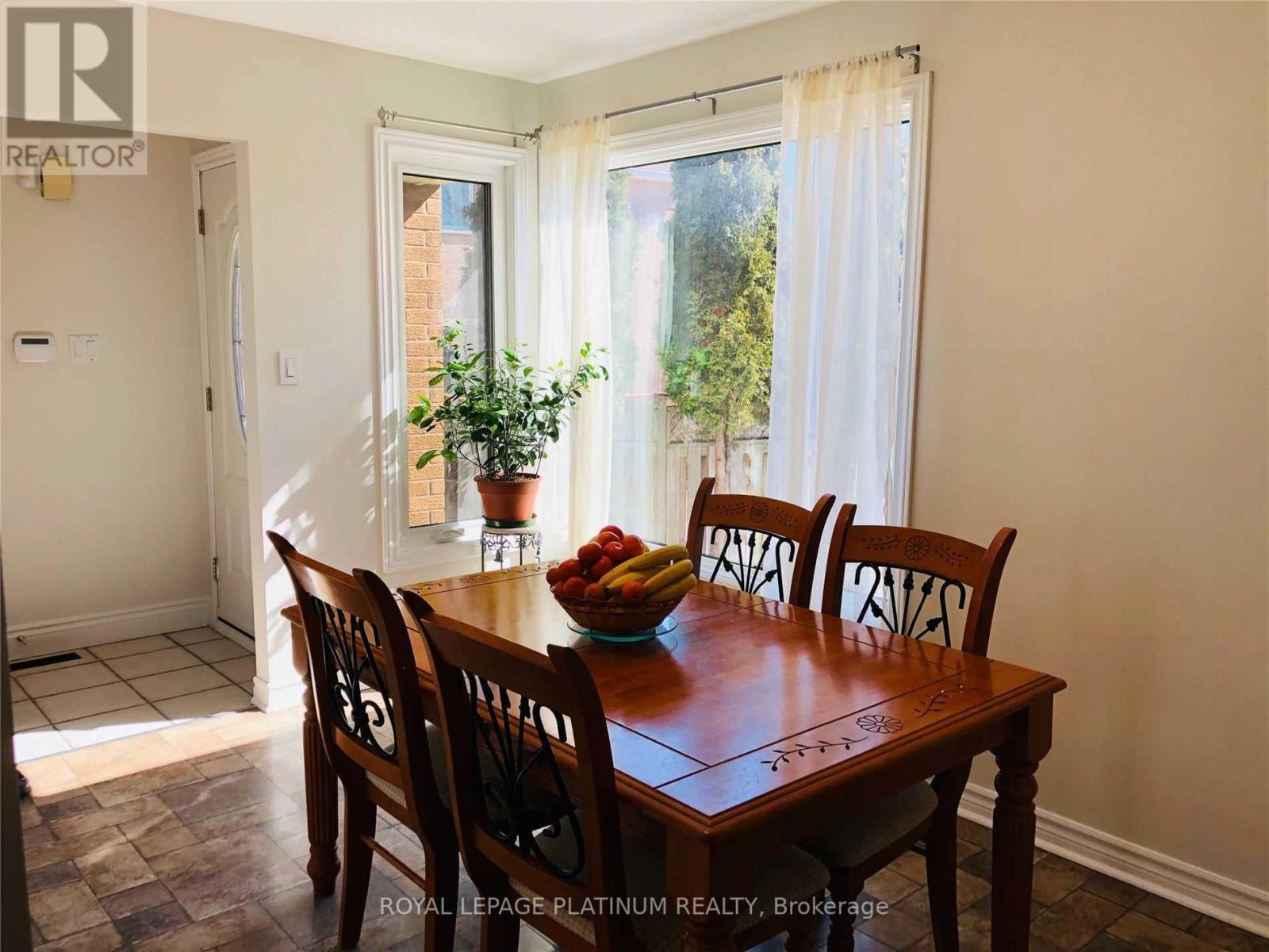 3 Mullis Crescent, Brampton, Ontario  L6Y 4T3 - Photo 3 - W12650448