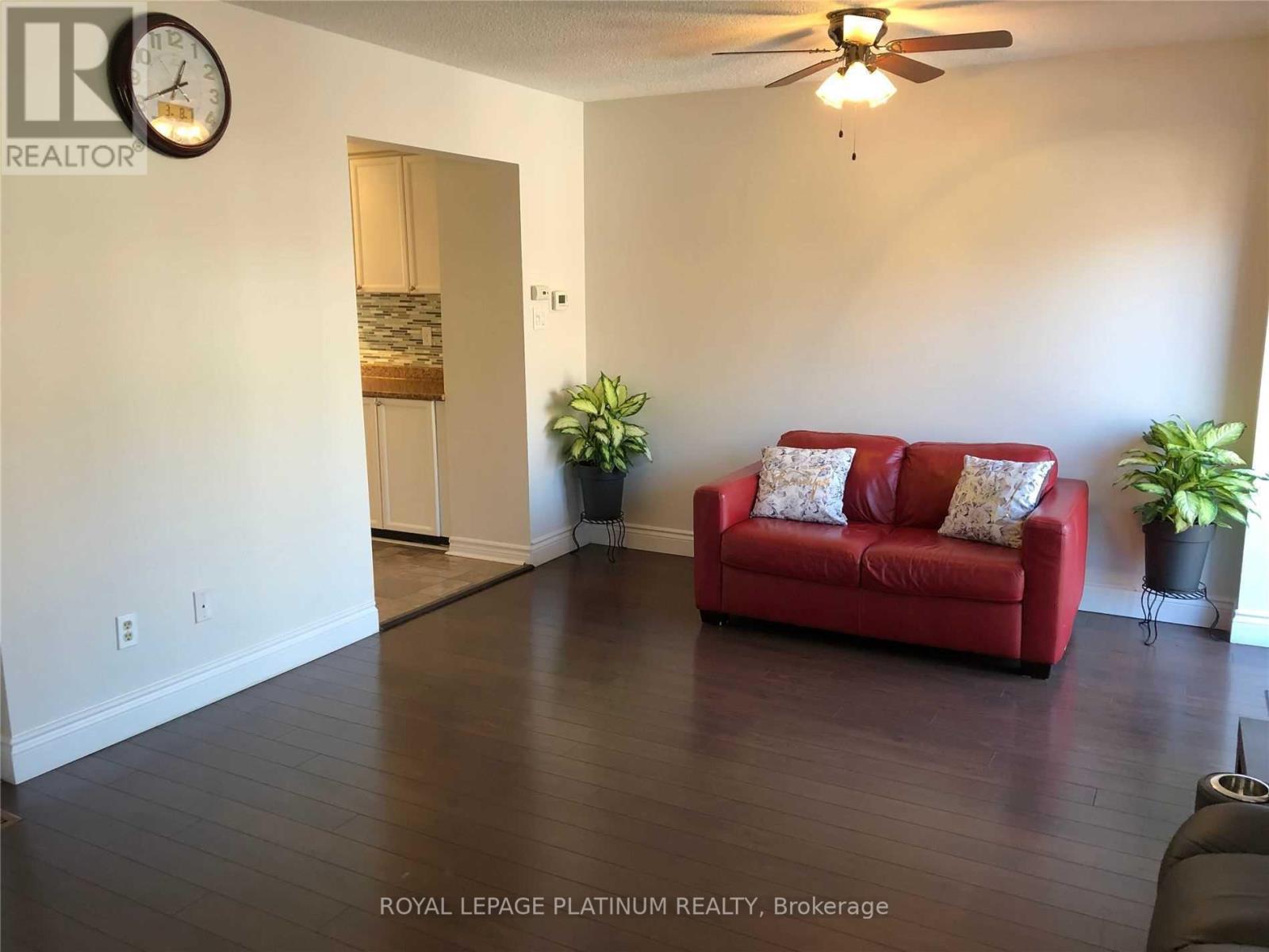 3 Mullis Crescent, Brampton, Ontario  L6Y 4T3 - Photo 4 - W12650448