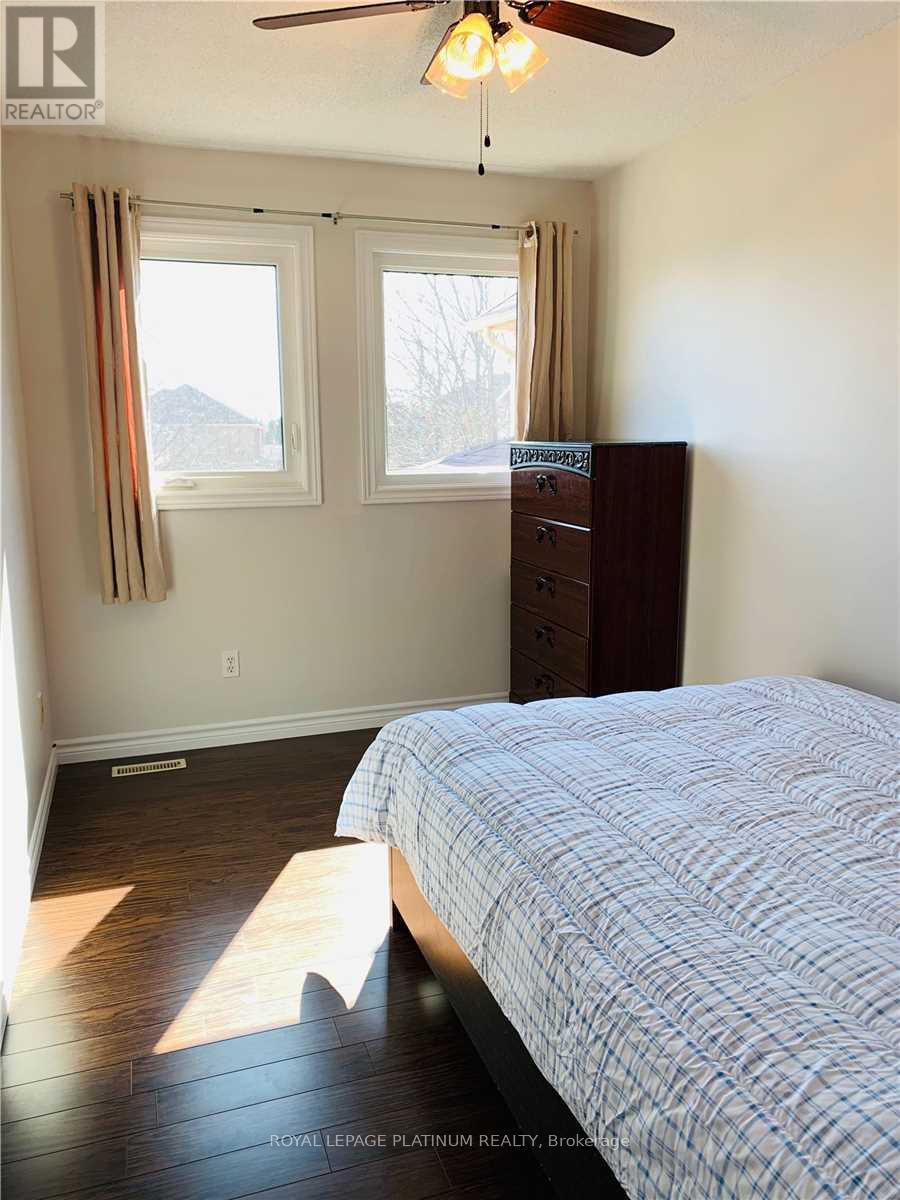 3 Mullis Crescent, Brampton, Ontario  L6Y 4T3 - Photo 7 - W12650448