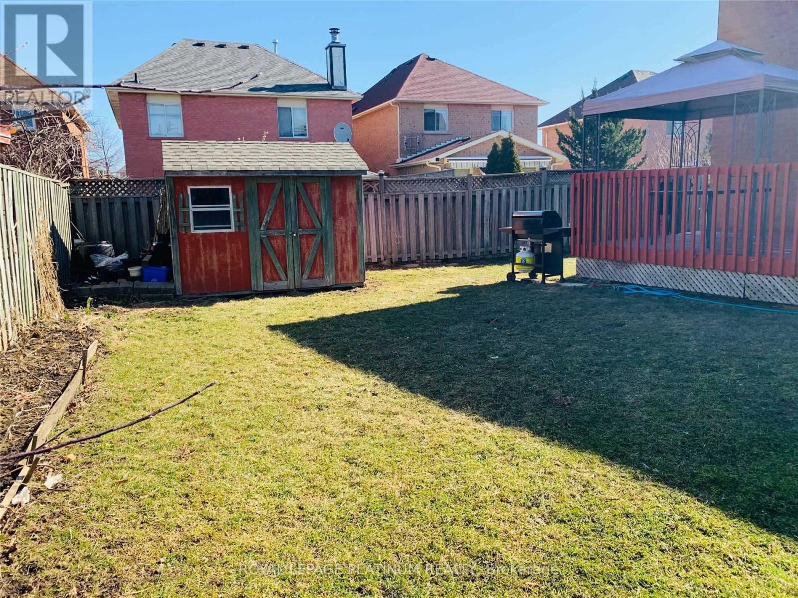 3 Mullis Crescent, Brampton, Ontario  L6Y 4T3 - Photo 9 - W12650448