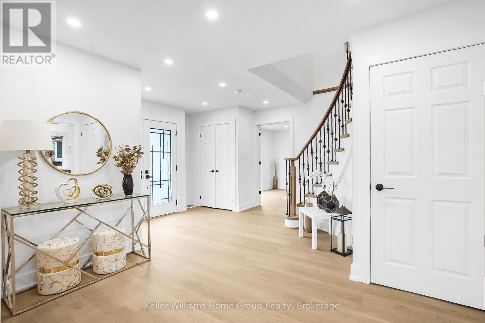 1105 Ewing Crescent, Mississauga, Ontario  L5V 1B9 - Photo 3 - W12650466