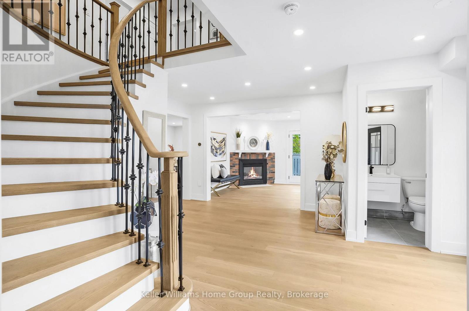 1105 Ewing Crescent, Mississauga, Ontario  L5V 1B9 - Photo 5 - W12650466