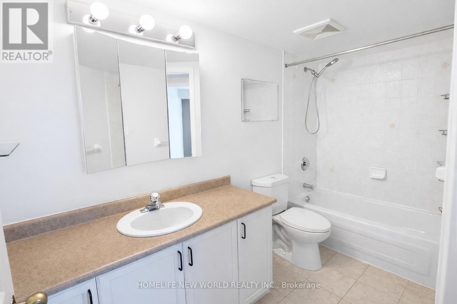 721 - 51 Baffin Court, Richmond Hill, Ontario  L4B 4P6 - Photo 7 - N12603520