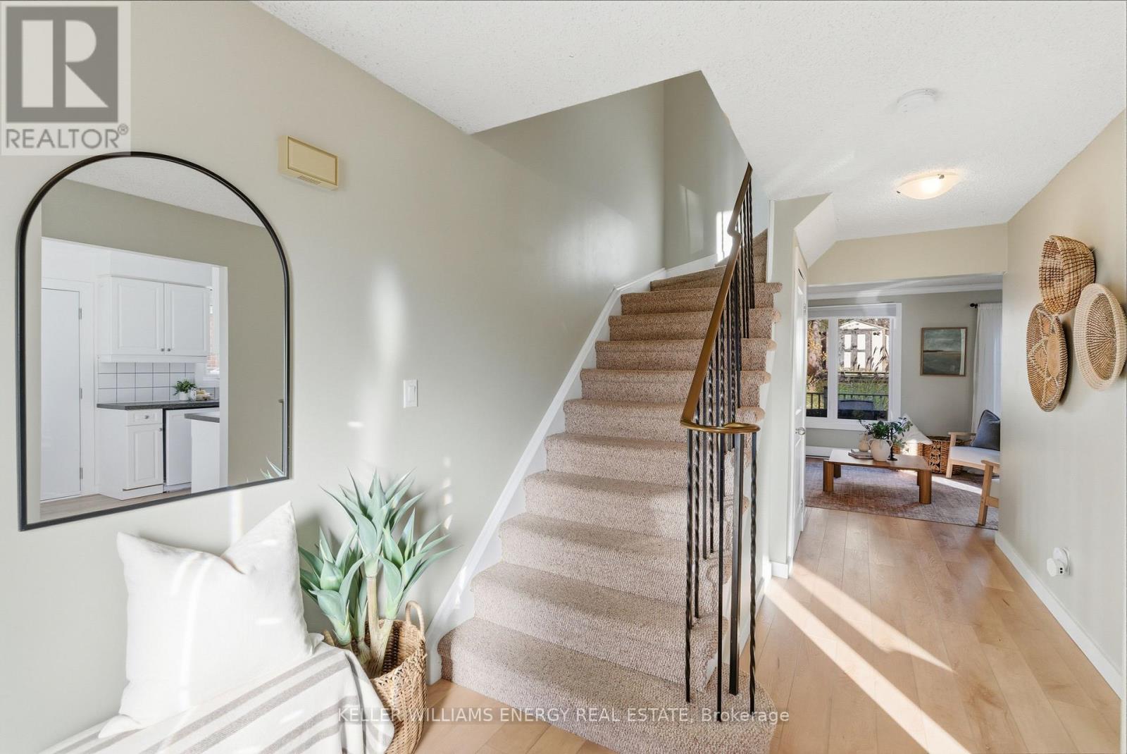 35 Overbank Drive, Oshawa, Ontario  L1J 7X9 - Photo 3 - E12650470