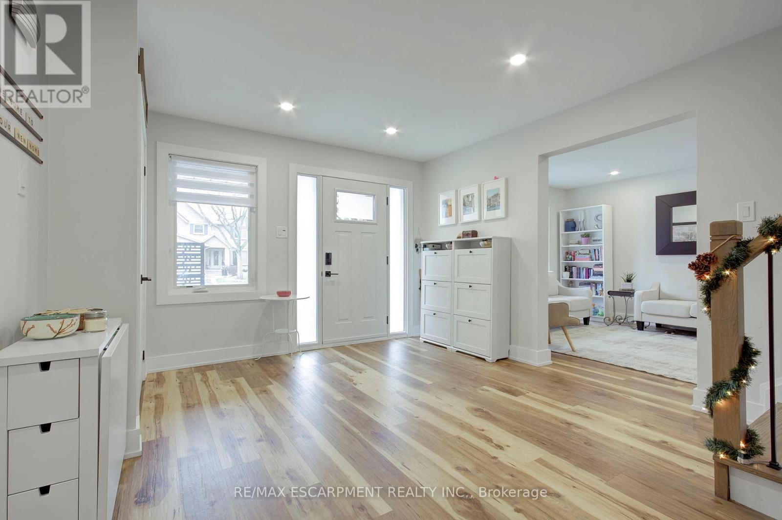 3280 Mead Crescent, Burlington, Ontario  L7M 3M2 - Photo 4 - W12650480