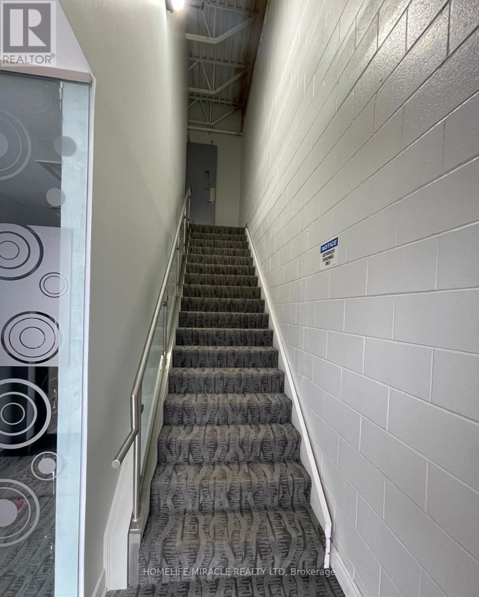 3 - 7195 Tranmere Drive, Mississauga, Ontario  L5S 1N4 - Photo 2 - W12650484