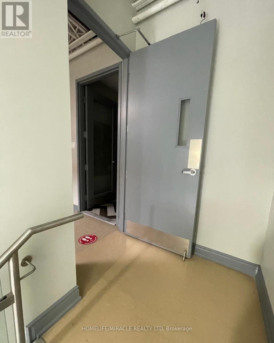 3 - 7195 Tranmere Drive, Mississauga, Ontario  L5S 1N4 - Photo 3 - W12650484