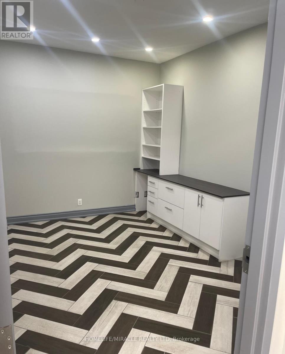 3 - 7195 Tranmere Drive, Mississauga, Ontario  L5S 1N4 - Photo 9 - W12650484