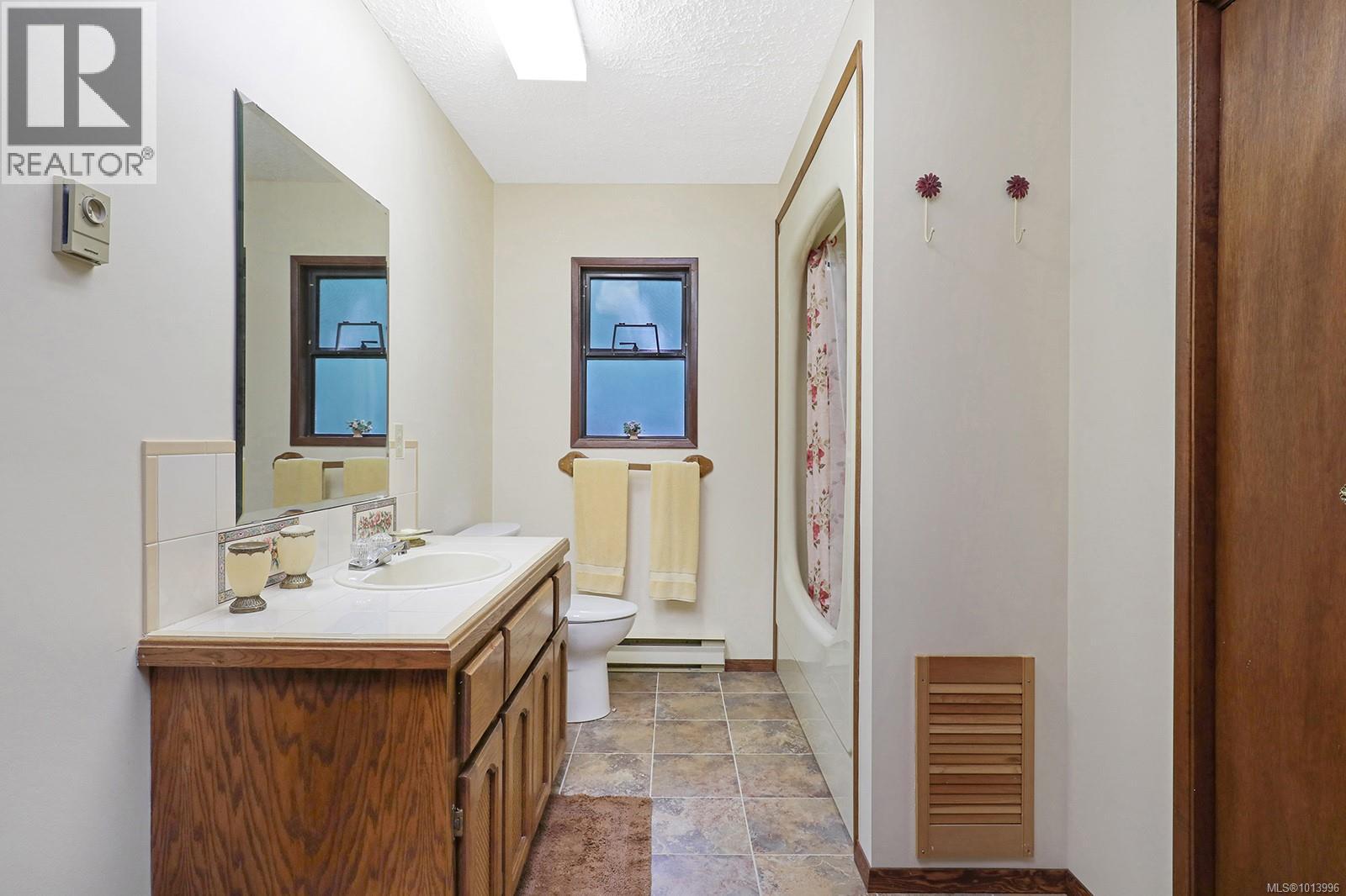 651 Gorge Harbour, Cortes Island, British Columbia  V0P 1Z0 - Photo 22 - 1013996