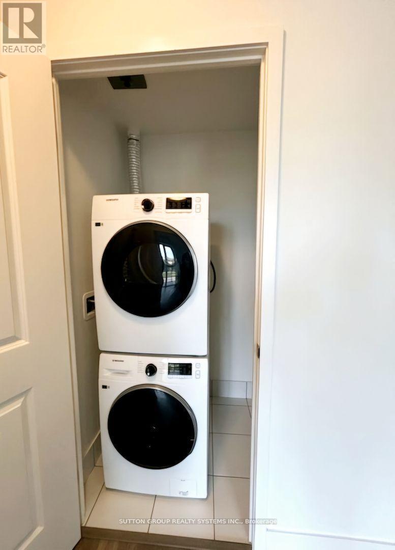 215 - 204 Burnhamthorpe Road E, Mississauga, Ontario  L5A 4L4 - Photo 12 - W12650486