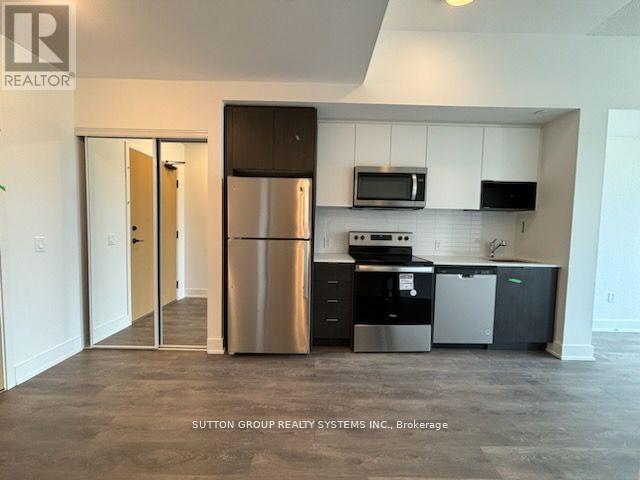 215 - 204 Burnhamthorpe Road E, Mississauga, Ontario  L5A 4L4 - Photo 7 - W12650486