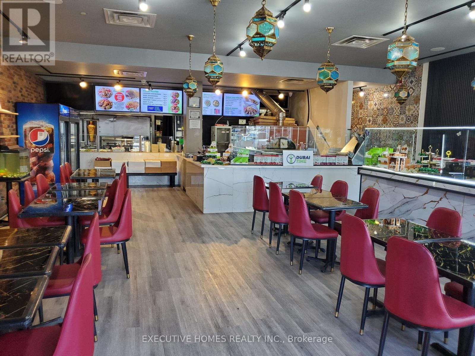 2 - 483 Dundas Street W, Oakville, Ontario  L6M 1L9 - Photo 2 - W12647970